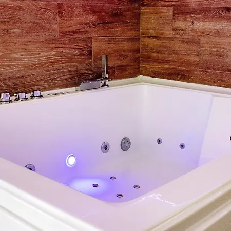 Lägenhet Jacuzzi - Il Centro Luxury Bari