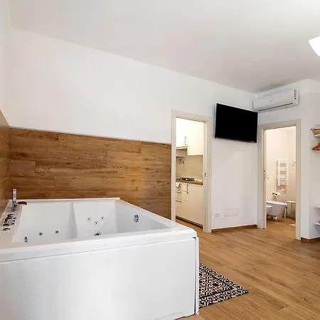 Lägenhet Jacuzzi - Il Centro Luxury Bari