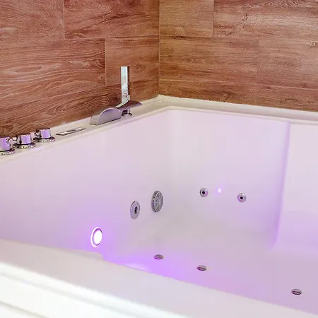 Lägenhet Jacuzzi - Il Centro Luxury Bari
